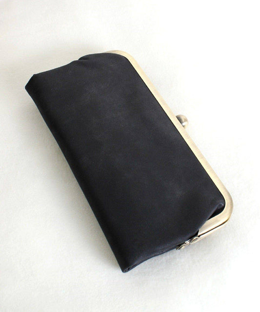 The Kiss Lock Clutch- Black