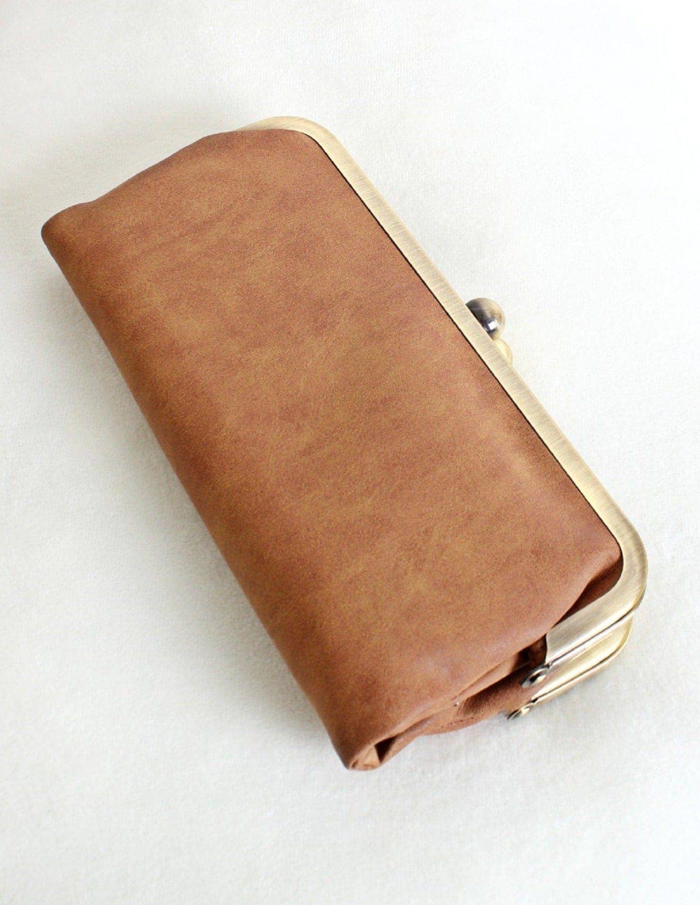 The Kiss Lock Clutch- Tan